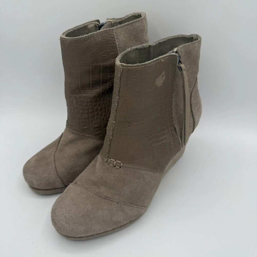 TOMS Taupe Suede & Faux Croc Leather Heeled Ankle Boots Zip Closure Women's Sz 8